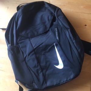 Nike backpack, brand new! Ball carry ⚽️ 🏀 🏈